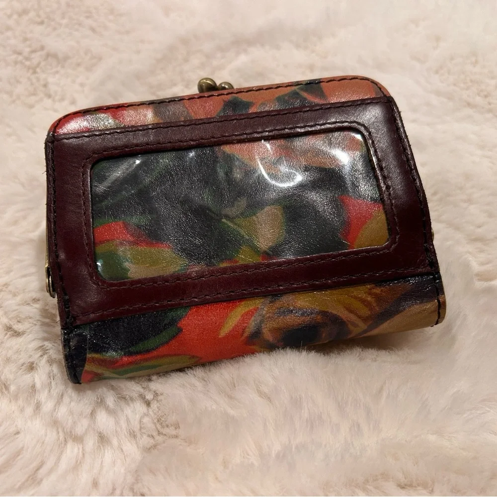 Patricia‎ Nash Iberia Wallet in Tropical Dreams, Leather.